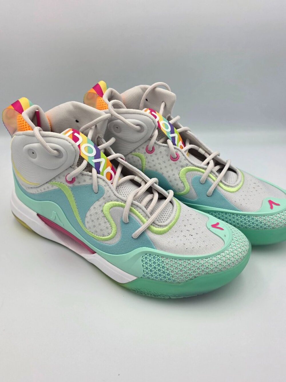 Avoli Womens Size 10 Volleyball Shoe Mid Top Beach Glass